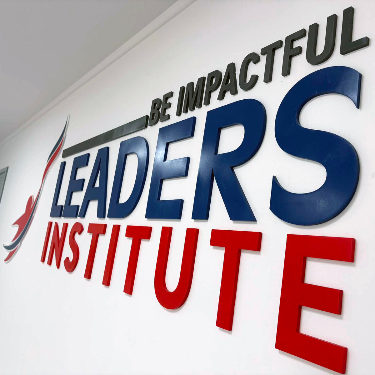 leaders_institute_acrylic_logo_signage_angle_view